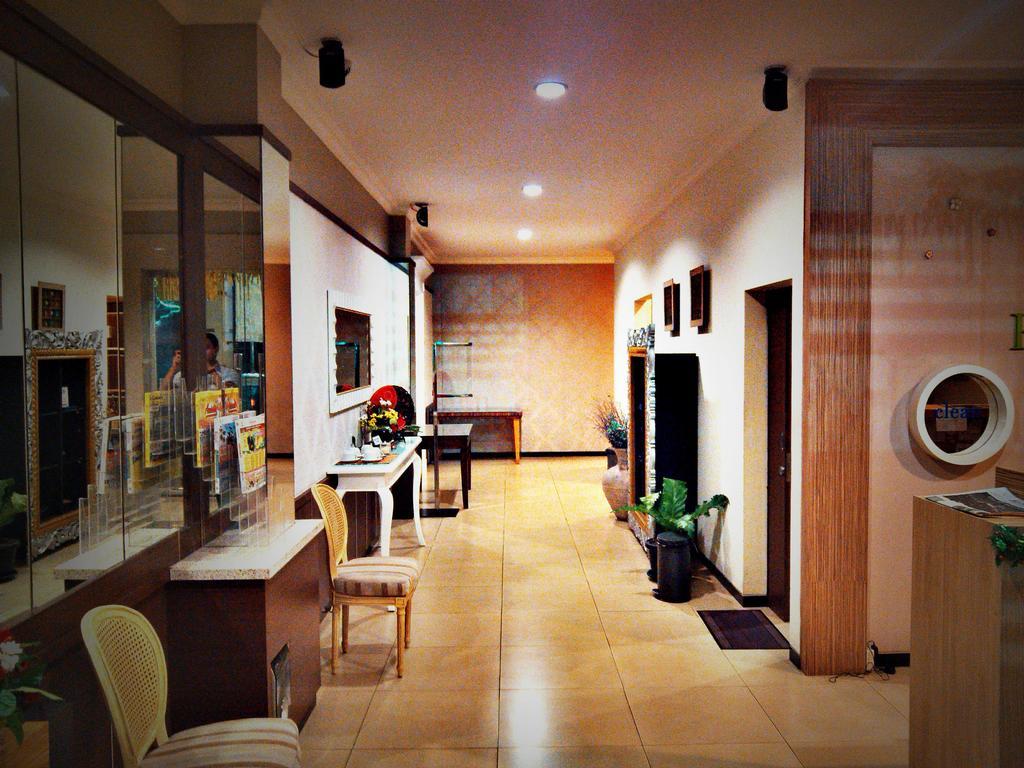 Hotel C3 Semarang Exterior foto