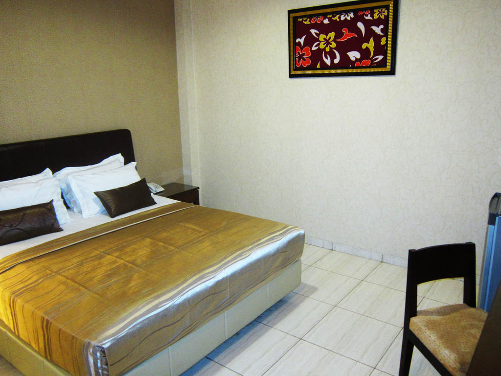 Hotel C3 Semarang Zimmer foto