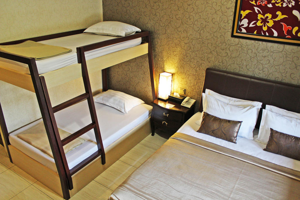 Hotel C3 Semarang Zimmer foto